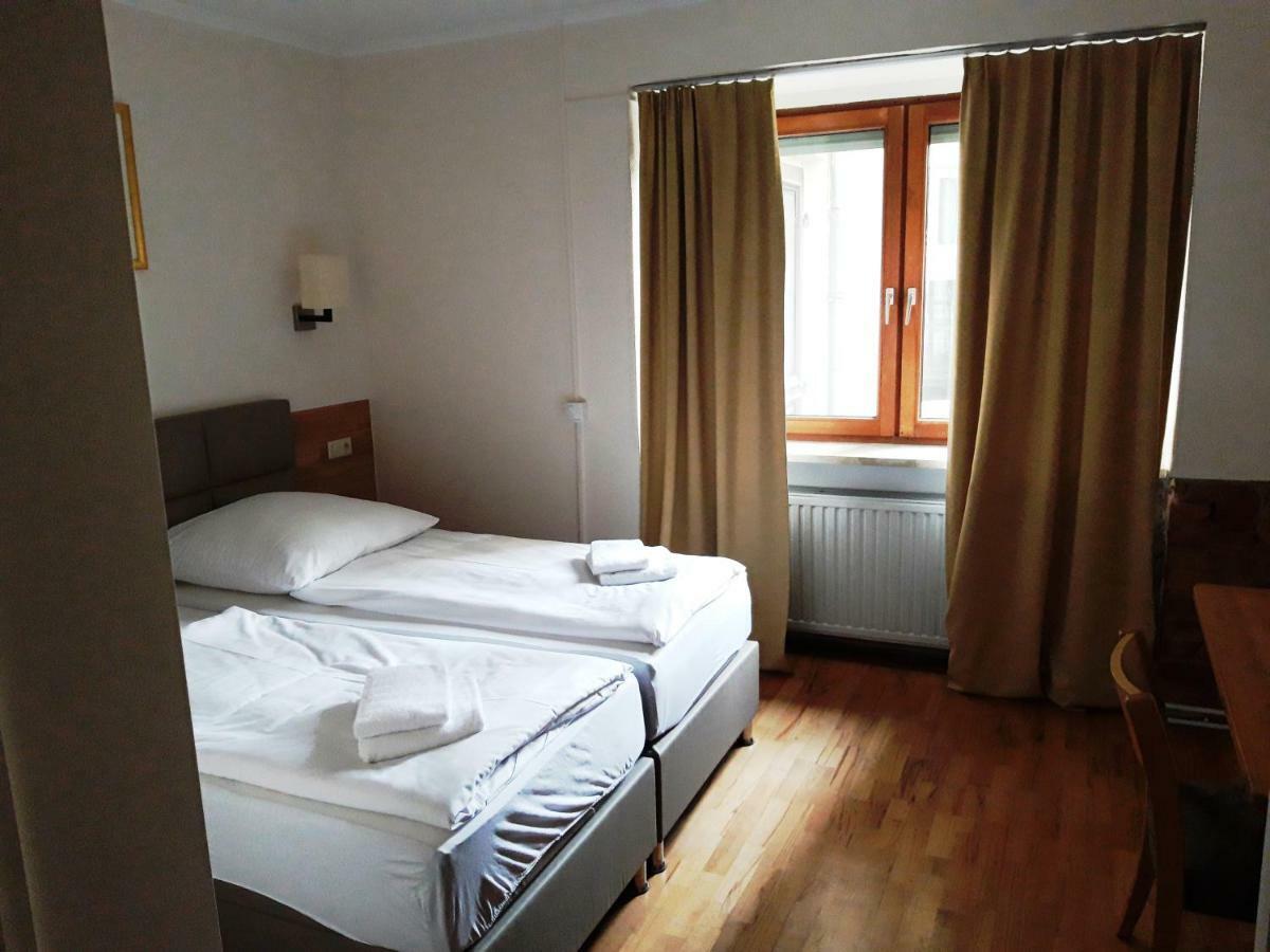 Lv Rooms & Apartments Am Luetzowplatz — Photos 3